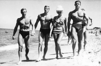 J.....n - Typowa polska plaża lat 60. A dzisiaj chodzą tam tylko rurkowce z bicepsem ...