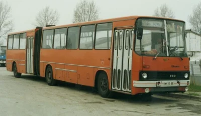 W.....c - Tak wyglądał fabrycznie z tymi 2 parami drzwi, na zdjęciu jest ta sama międ...