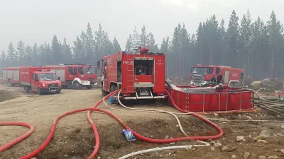 zelo1234 - Wczoraj udało się zatrzymać czoło pożaru lasu pomiędzy miejscowościami Kar...