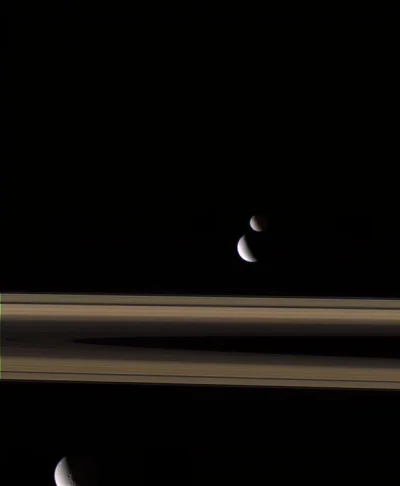 Elthiryel - Tetyda, Mimas, Enceladus i pierścienie Saturna. Zdjęcie zostało zrobione ...