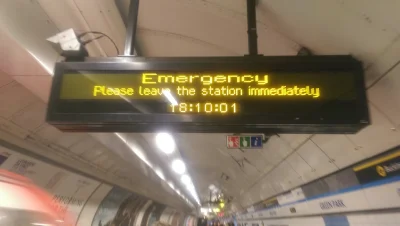 zomowiec - wszystkich właśnie ewakuowali ze stacji metra GreenPark. #Londyn #uk
