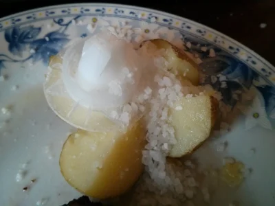 Visher - Młode ziemniaczki gotowane w mundurkach z masłem i szczyptą soli. Częstujcie...