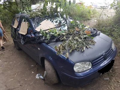 mleko_zageszczone - Kiedy zostawi się samochód przy głównym szlaku na #woodstock