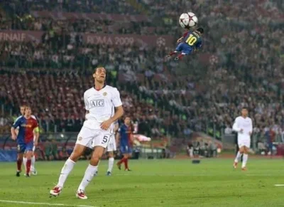 Blehndzior - @Habu: Ronaldo jak zwykle za Messim, tutaj ponad 5 metrów
