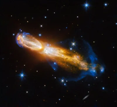 Majka94 - Zdjęcie wykonane za pomocą Kosmicznego Teleskopu Hubble’a przedstawia gwiaz...