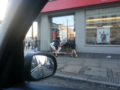 Trololo - Dziewczyny pewnie na staż poszły, myślały ze za biureczkiem posiedzą a tu j...