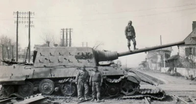 Sandman - Jagdtiger na ciekawej fotografii.
Jedna z wielu pomyłek III Rzeszy i pomni...