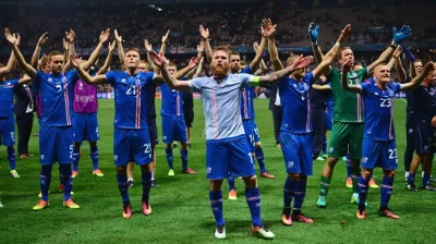 Kielek96 - Islandia awansowała do Mistrzostw Świata,brawo (⌐ ͡■ ͜ʖ ͡■) #mecz #pilkano...