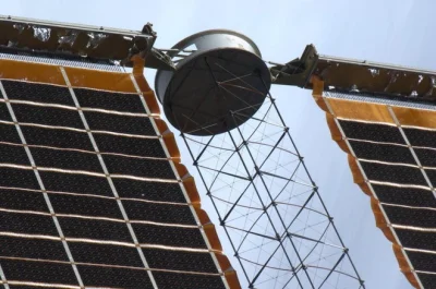 Piaer - @yolantarutowicz: A ja dodam uszkodzony panel słoneczny przez mikrometeoryt