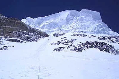 utopjec - @nvmm: to są charakterystyczne miejsca na K2, czarna piramida i szyjka bute...