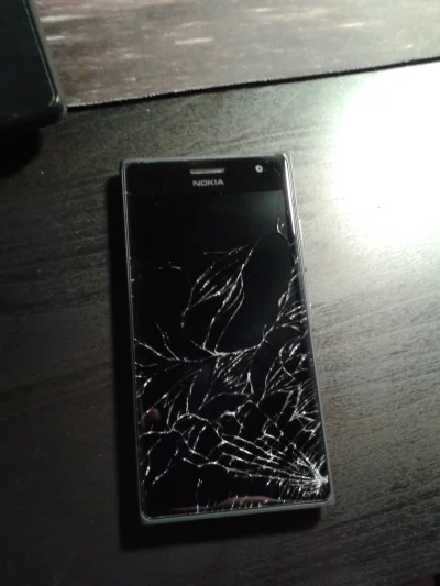 wwojtus2304 - Mirki, mam problem; zbiłem szybkę w swojej #lumia735 (╥﹏╥). Jest jakiś ...