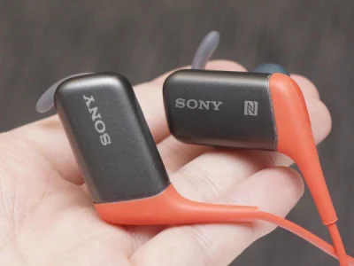 jezyk123 - Używa ktoś słuchawek Sony MDR-AS600BT? Dobre są czy nie warto?

#sluchaw...