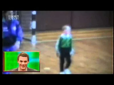 a.....e - 5-letni Manuel Neuer i jego maskotka :D



#pilkanozna #bundesliga #bayernm...