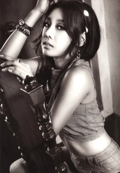 K.....o - #sungah #ninemuses 

#koreanka