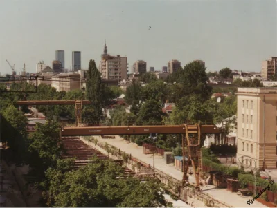 yanosky - Tak wyglądał Mokotów na początku lat 90. - suwnice, kamazy i wielka dziura....