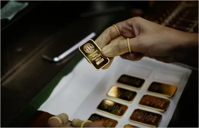 guzieczafryki - @mike78: Cena złota to obecnie $1346 za uncję, 100 gramów to 3.53 unc...