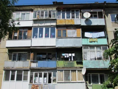 nieocenzurowany88 - Czemu na Ukrainie, w Rosji itp ludzie sobie zabudowują balkony?

...