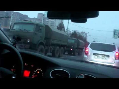 maniac777 - Ruski konwój w Doniecku, około 40 ciężarówek w tym GRAD. Wszystkie bez ta...