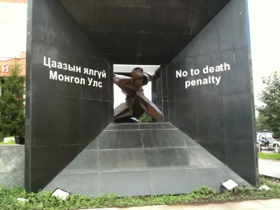 premiuum - Obecnie w Ulan Bator maja taki pomnik przed muzeum narodowym: