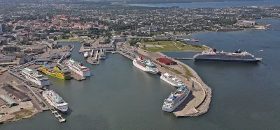 johanlaidoner - Port w Tallinie, stolicy Estonii- 10 wielkich pasażerskich promów obs...