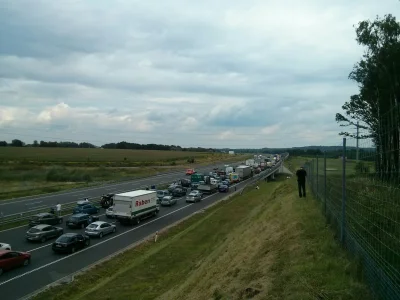 Ineptus - A1 zablokowana koło Rybnika w stronę Gliwic. Tir leży. Pozdrawiam dziesiątk...