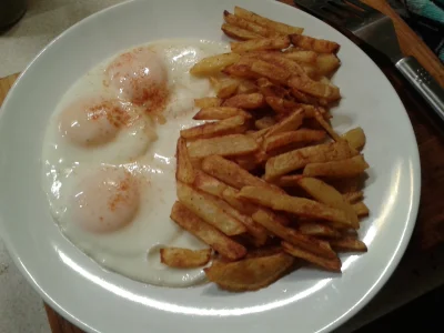 Arturrow - Śniadanio-obiad silnego, niezależnego mężczyzny.

Jajeczka sadzone z pły...