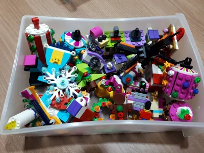 M_longer - > Bombki zrobione z LEGO - w sumie nie wiem czego innego się spodziewałam ...