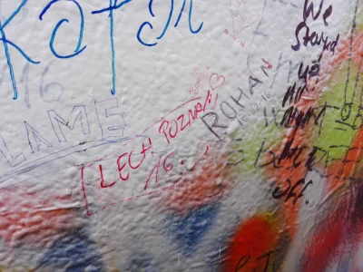 vaxx - Byłem sobie ostatnio w Pradze przy ścianie Johna Lennona... ( ͡° ͜ʖ ͡°)

#hu...