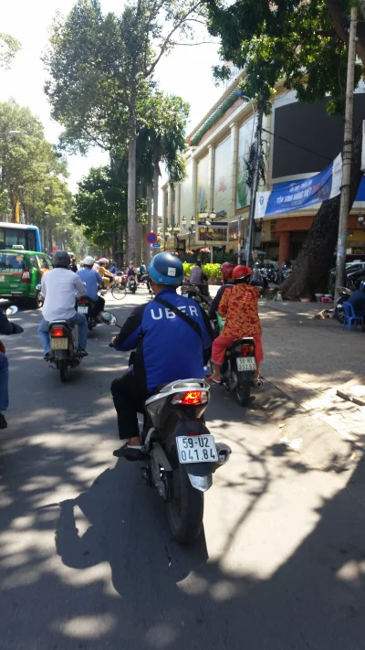 moczymordunia - Większość zmotoryzowanego ruchu w Ho Chi Minh w Wietnamie stanowią sk...