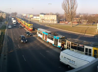 Pawloo - Łódź, 20.03.15, koło 7:15, Pabianicka przy Trasie Górnej, jakieś 23 tramwaje...