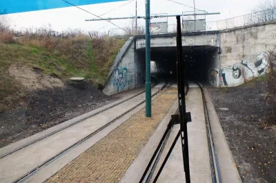 w.....z - @yale: To i nawet u mnie w Sosnowcu tramwaj jedzie tunelem, wprawdzie takim...