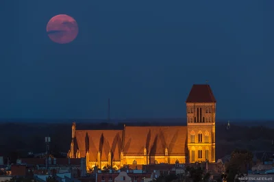 Nightscapes_pl - Wschód Księżyca nad kościołem św. Jakuba w Toruniu, 28.07.2018.

#...