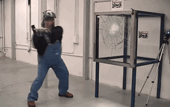 Enignum - W końcu ktoś rozwalił pancerną szybę :)

SPOILER