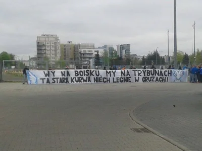 vajroos - "Kibice Lecha pojawili się dzisiaj pod stadionem,skąd ich piłkarze wyruszyl...