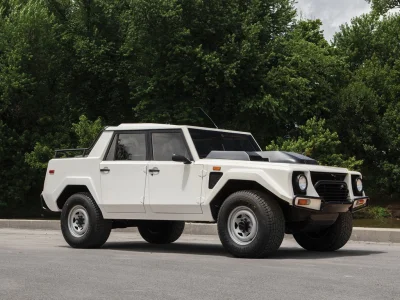 Zdejm_Kapelusz - Lamborghini LM 002.

Lamborghini LM002 powstało w zaledwie 301 egz...