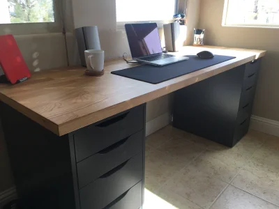 lent - > @lent: fajne biurko, pasuje dać dwa monitory 23' bo większe nie wejdą i lapt...