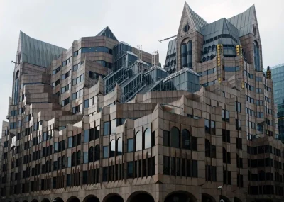 pogop - #pogopasztukaspam 

Postmodern Gothic excess. Minster House, London

#archite...