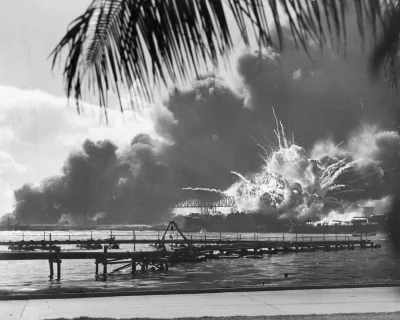 myrmekochoria - Eksplozja magazynu USS Shaw podczas ataku na Pearl Harbor, 7 grudnia ...