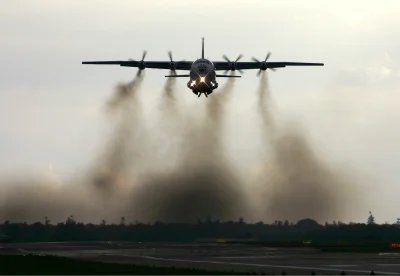Velsey - Radzieckie samoloty lubią kopcić ( ͡° ͜ʖ ͡°)
Na zdjęciu An-12

#aircraftbone...