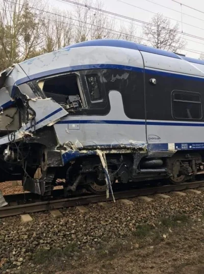 Shishu - Kolejny wypadek, kolejna ciężarówka wjechała pod pociąg, kierowca niestety n...