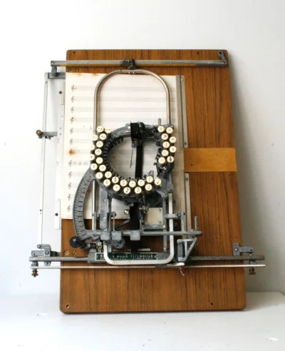 darosoldier - Tak wygląda maszyna do pisania nut
#ciekawostki #maszynyboners #maszyn...