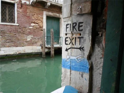 j.....n - #ciekawostki #heheszki

Wyjście pożarowe w Wenecji - wydaje się być logic...