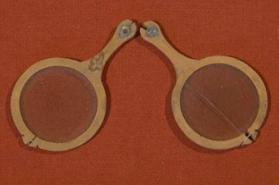 Destr0 - W średniowieczu też znali okulary. Drewniane okulary wykonane na wzór zabytk...