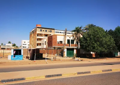 Dwadziescia_jeden - TL;DR:
SPOILER

Stojąc przed jedną z posiadłości w Al Riyadh, ...