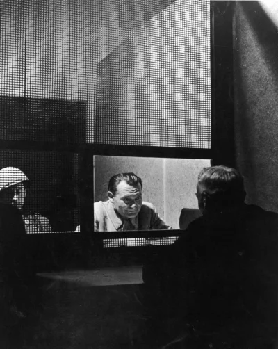 s.....w - Hermann Göering w czasie rozmowy ze swoim adwokatem podczas procesu w Norym...