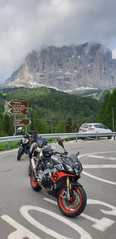 m.....r - #motocykle #suzuki #ktm #aprilia @Nfvr

Dzis wypad przez Dolomity nad Adr...
