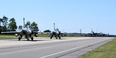 konik_polanowy - Rafałki z F-15

#aircraftboners