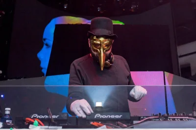 robsosl - @r4nd0m: Polecam maskę claptone ( ͡° ͜ʖ ͡°)