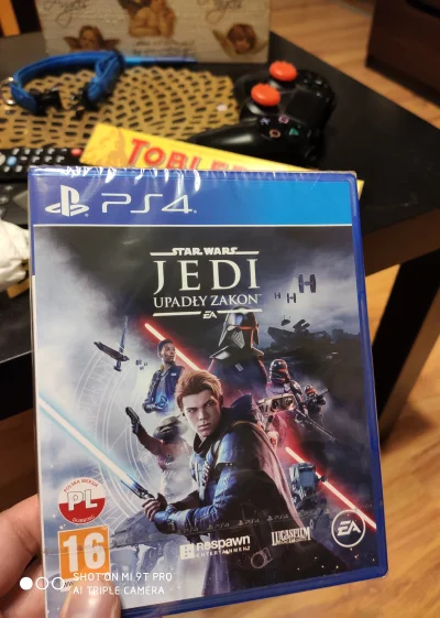 Tomek_Tcz - Żona kupiła na urodziny. Zobaczymy czy dobre (｡◕‿‿◕｡)
#starwars #ps4