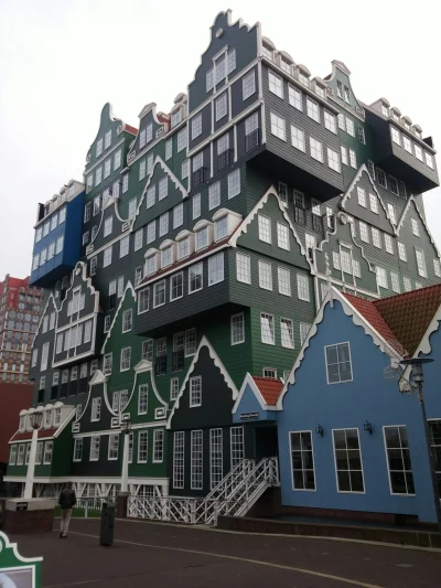 b.....k - #holandia #zaandam #architektura

Niedawno ktoś tu wrzucił zdjęcie hotelu w...